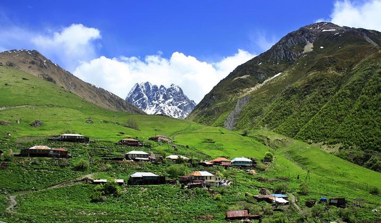 6 days / 5 Nights -Hiking and Jeep tour in Caucasus mountains