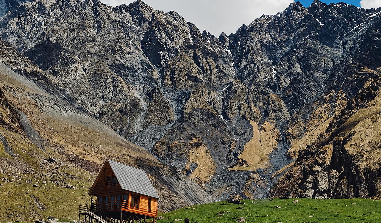 6 days / 5 Nights -Hiking and Jeep tour in Caucasus mountains