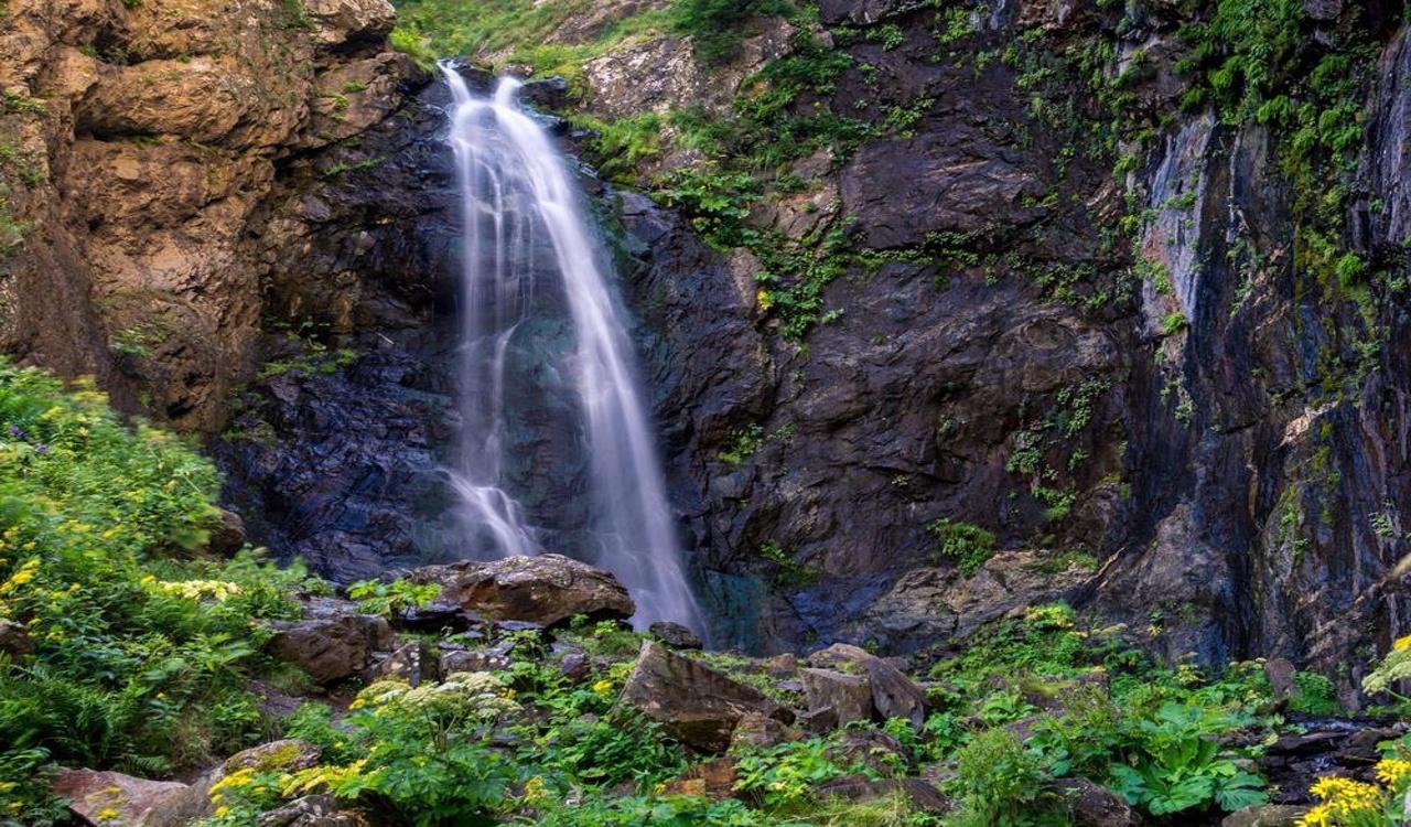 6 days / 5 Nights -Hiking and Jeep tour in Caucasus mountains