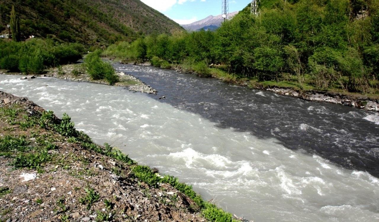 6 days / 5 Nights -Hiking and Jeep tour in Caucasus mountains