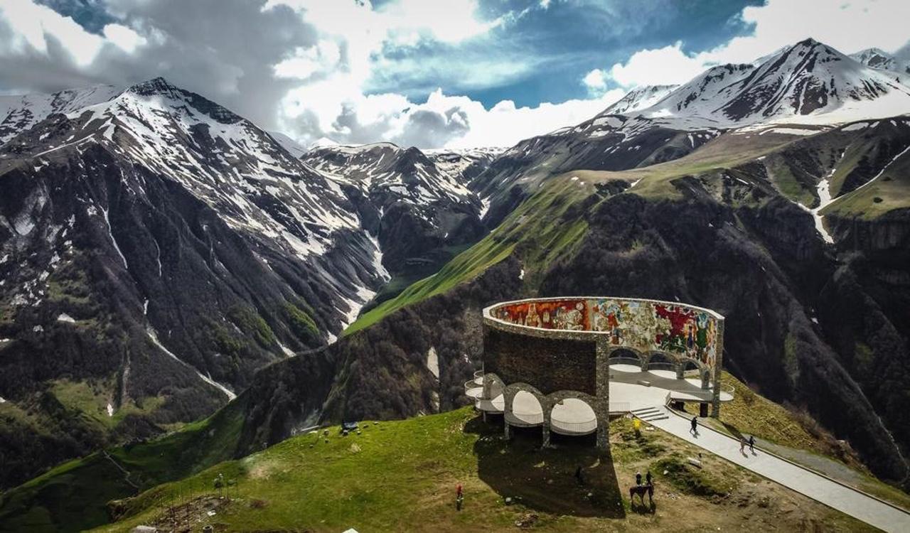 6 days / 5 Nights -Hiking and Jeep tour in Caucasus mountains
