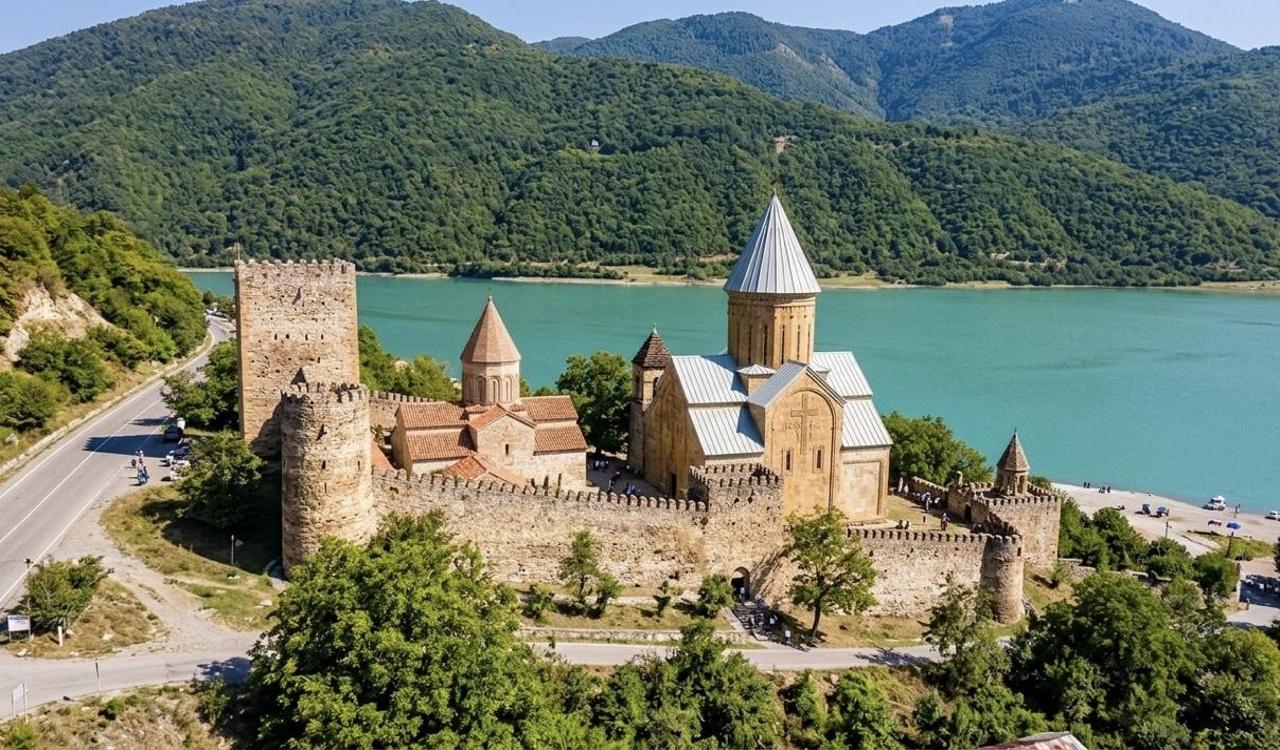 6 days / 5 Nights -Hiking and Jeep tour in Caucasus mountains